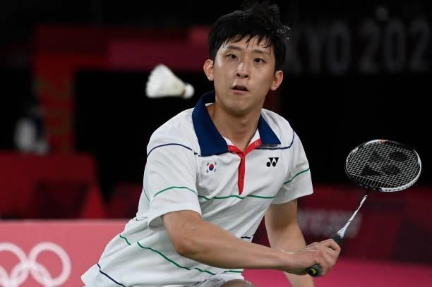 South Korea's Heo Kwang-hee hits a shot to Guatemala's Kevin Cordon in their men's singles badminton quarter final match during the Tokyo 2020...