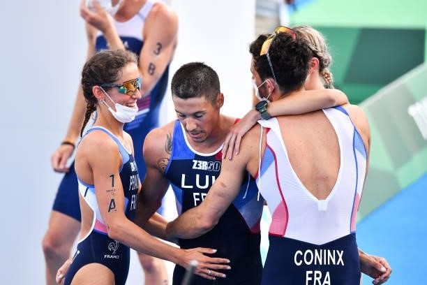 Leonie PERIAULT, Dorian CONINX, Cassandre BEAUGRAND and Vincent LUIS of France celebrate their 3rd place during the Triathlon Mixed Relay at Odaiba...