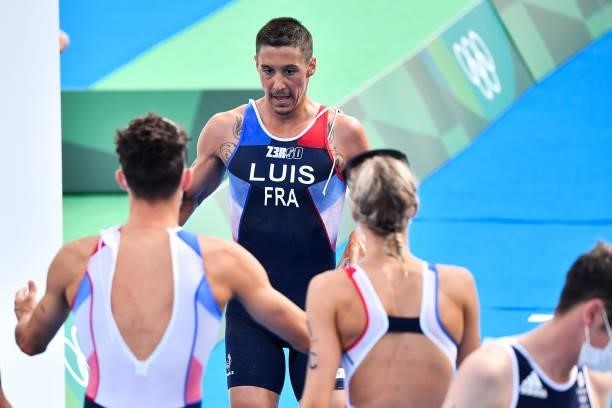 Leonie PERIAULT, Dorian CONINX, Cassandre BEAUGRAND and Vincent LUIS of France celebrate their 3rd place as Vincent LUIS crosses the finish line...