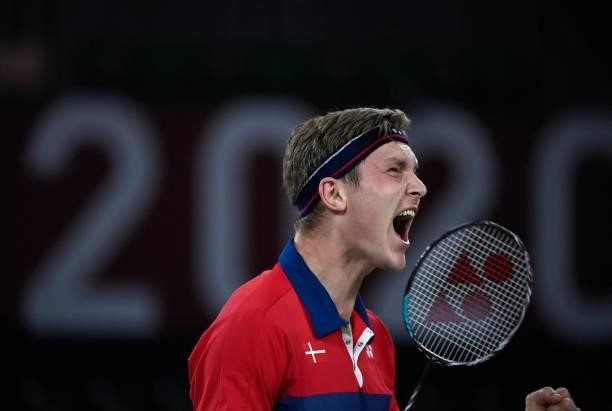 Denmark's Viktor Axelsen celebrates after beating China's Shi Yuqi in their men's singles badminton quarter final match during the Tokyo 2020 Olympic...