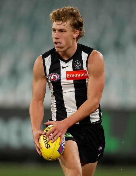 Finlay Macrae of the Magpies in action during the 2021 AFL Round 20 match between the Collingwood Magpies and the West Coast Eagles at the Melbourne...