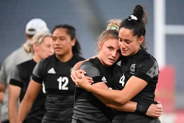 New Zealand's players react after winning the women's final rugby sevens match between New Zealand and France during the Tokyo 2020 Olympic Games at...