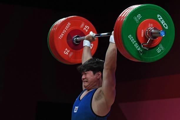 South Korea's Yu Dong-ju competes in the men's 96kg weightlifting competition during the Tokyo 2020 Olympic Games at the Tokyo International Forum in...