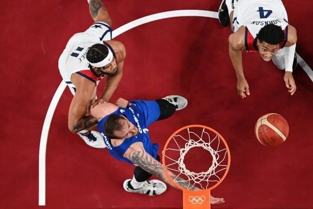 S Javale Mc Gee and Czech Republic's Ondrej Balvin fight for a rebound in the men's preliminary round group A basketball match between USA and Czech...