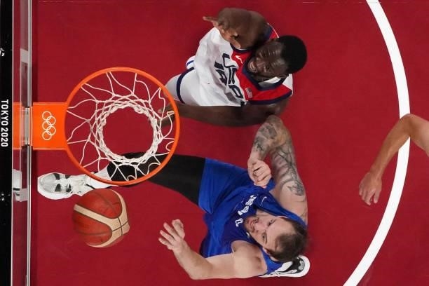 S Draymond Jamal Green and Czech Republic's Ondrej Balvin jump for the ball in the men's preliminary round group A basketball match between USA and...