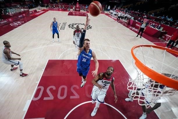 Czech Republic's Jan Vesely goes to the basket past USA's Kevin Wayne Durant in the men's preliminary round group A basketball match between USA and...