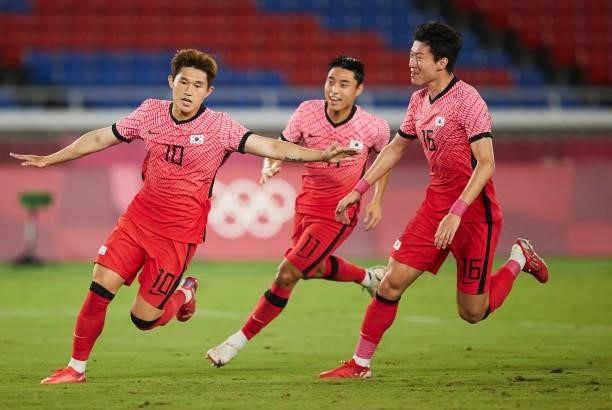 Dong-Kyeong Lee of South Korea celebrates after scoring his team's second goal during the Men's Quarter Final match between Republic Of Korea and...