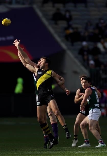 Sean Darcy of the Dockers contests a ruck with Toby Nankervis of the Tigers during the 2021 AFL Round 20 match between the Fremantle Dockers and the...