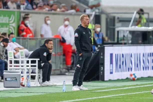 Head coach Markus Anfang of SV Werder Bremen looks on during the Second Bundesliga match between Fortuna Duesseldorf and SV Werder Bremen at Merkur...