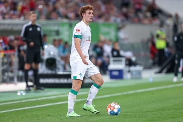 Josh Sargent of SV Werder Bremen controls the Ball during the Second Bundesliga match between Fortuna Duesseldorf and SV Werder Bremen at Merkur...