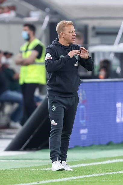 Head coach Markus Anfang of SV Werder Bremen gestures during the Second Bundesliga match between Fortuna Duesseldorf and SV Werder Bremen at Merkur...