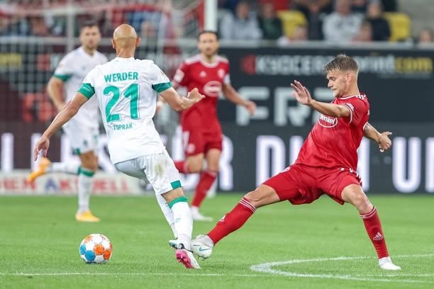 Oemer Toprak of SV Werder Bremen and Nicklas Shpnoski of Fortuna Duesseldorf battle for the Ball during the Second Bundesliga match between Fortuna...