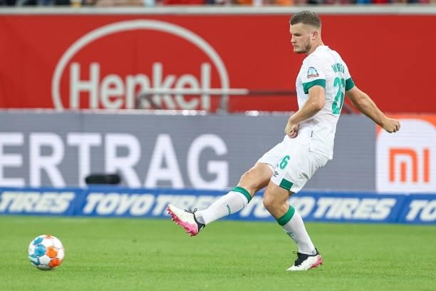Kevin Moehwald of SV Werder Bremen controls the Ball during the Second Bundesliga match between Fortuna Duesseldorf and SV Werder Bremen at Merkur...