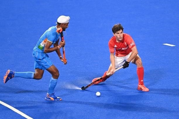India's Mandeep Singh challenges Britain's James Richard Gall during their men's quarter-final match of the Tokyo 2020 Olympic Games field hockey...