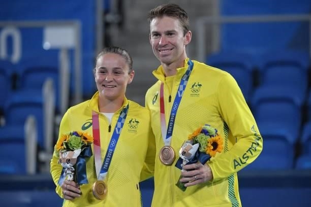 Bronze medallists Australia's Ashleigh Barty and Australia's John Peers pose with their medal during the Tokyo 2020 Olympic mixed doubles tennis...