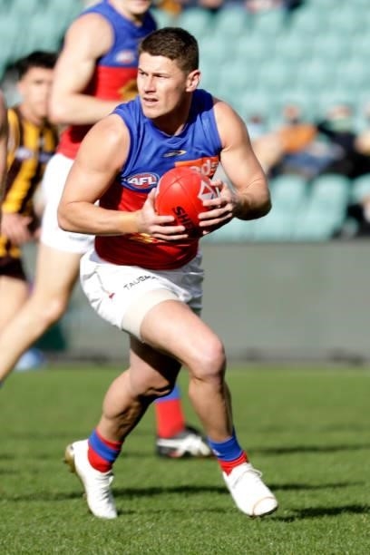 Dayne Zorko of the Lions in action during the 2021 AFL Round 20 match between the Hawthorn Hawks and the Brisbane Lions at UTAS Stadium on August 1,...