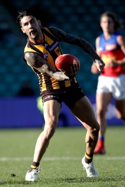 Chad Wingard of the Hawks handpasses the ball during the 2021 AFL Round 20 match between the Hawthorn Hawks and the Brisbane Lions at UTAS Stadium on...