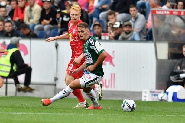 Nicolas Seiwald of Salzburg and Murat Satin of Ried during the Admiral Bundesliga match between FC Red Bull Salzburg and SV Guntamatic Ried at Red...