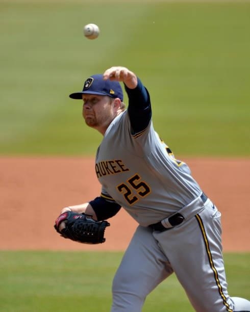 Brett Anderson of the Milwaukee Brewers pitches in the second inning against the Atlanta Braves at Truist Park on August 1, 2021 in Atlanta, Georgia.