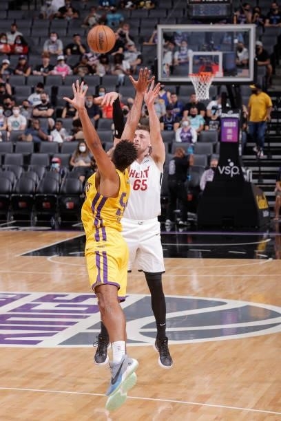 Micah Potter of the Miami Heat shoots a three point basket against the Los Angeles Lakers during the 2021 California Classic Summer League on August...