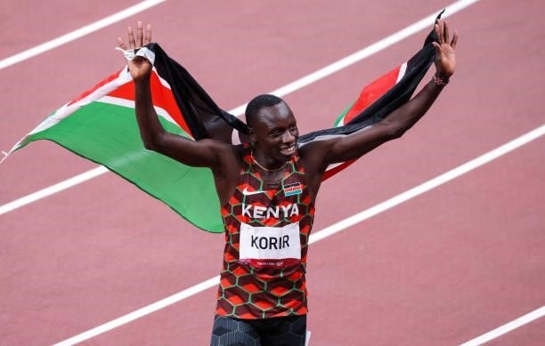 August 2021, Japan, Tokio: Athletics: Olympics, 800m, men, final, at the Olympic Stadium. Emmanuel Kipkurui Korir cheers after the race. Photo: Jan...