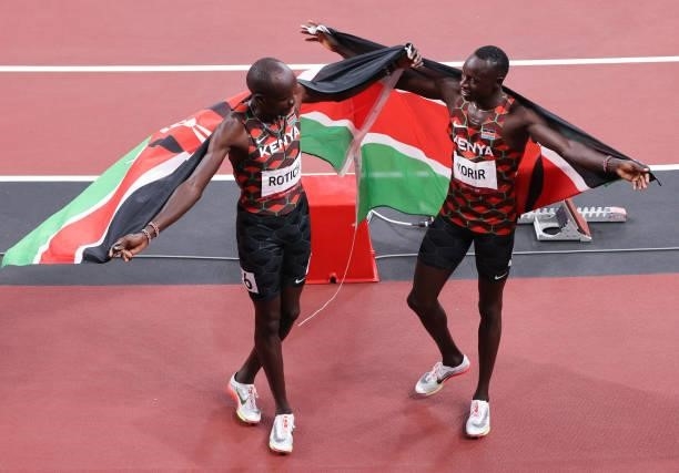 August 2021, Japan, Tokio: Athletics: Olympics, 800m, men, final, at the Olympic Stadium. Ferguson Cheruiyot Rotich of Kenya, and Emmanuel Kipkurui...