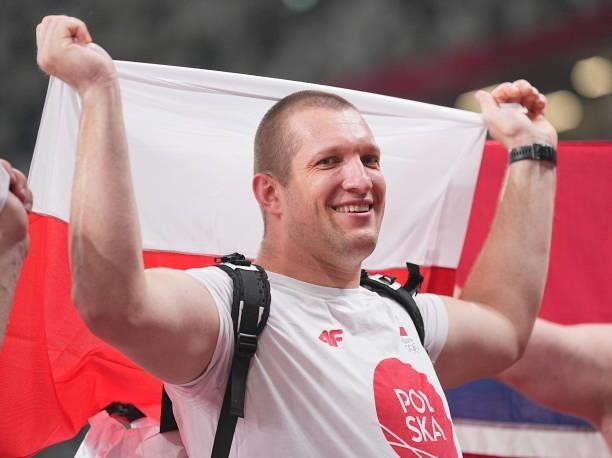 August 2021, Japan, Tokio: Athletics: Olympics, Hammer Throw, Men, Final, at the Olympic Stadium. Wojciech Nowicki from Poland is happy about gold....