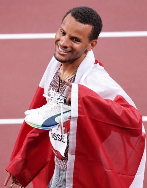 August 2021, Japan, Tokio: Athletics: Olympics, 200m, men, final, at the Olympic Stadium. Andre de Grasse of Canada cheers at the finish. Photo: Jan...