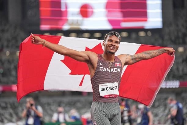 August 2021, Japan, Tokio: Athletics: Olympics, 200m, men, final, at the Olympic Stadium. Andre de Grasse of Canada cheers at the finish. Photo:...