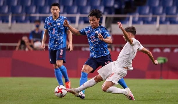 Oscar Gil of Spain and Reo Hatate of Japan battle for the ball during the Men's Football Semi-final Match between Japan and Spain at Saitama Stadium...
