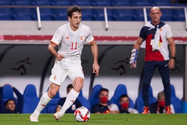 Mikel Oyarzabal of Spain controls the ball during the Men's Football Semi-final Match between Japan and Spain at Saitama Stadium on August 3, 2021 in...