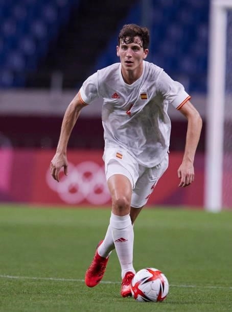 Pau Torres of Spain controls the ball during the Men's Football Semi-final Match between Japan and Spain at Saitama Stadium on August 3, 2021 in...