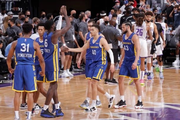 Jaquori McLaughlin of the Golden State Warriors high fives his teammates during the game against the Sacramento Kings during the 2021 California...