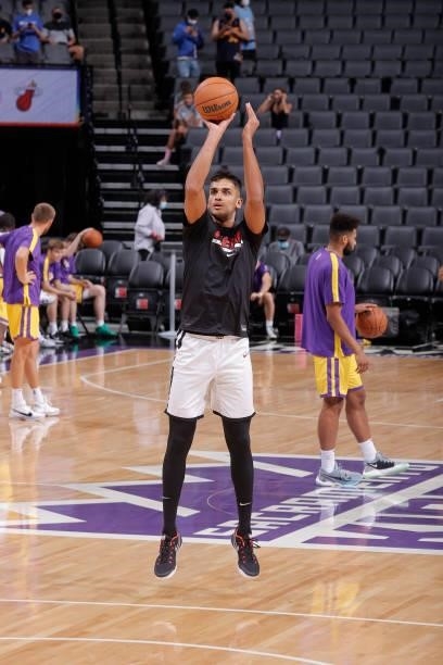 Omer Yurtseven of the Miami Heat warms up before the game against the Los Angeles Lakers during the 2021 California Classic Summer League on August...