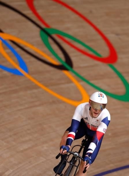 Britain's Matthew Walls reacts after winning the men's track cycling omnium points race during the Tokyo 2020 Olympic Games at Izu Velodrome in Izu,...