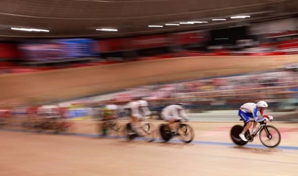 France's Benjamin Thomas competes in the men's track cycling omnium points race during the Tokyo 2020 Olympic Games at Izu Velodrome in Izu, Japan,...