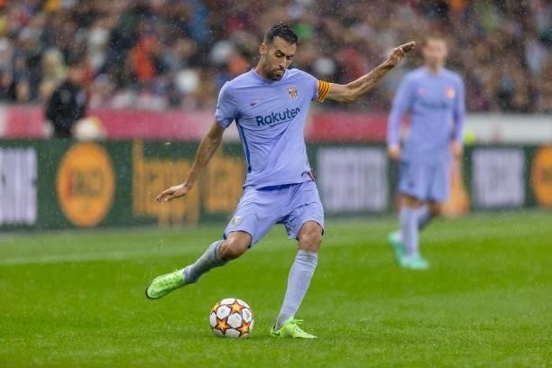 Sergio Busquets of FC Barcelona controls the ball during the Pre-Season Friendly Match between FC Red Bull Salzburg and FC Barcelona at Red Bull...