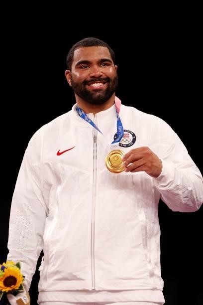 Gold medalist USA's Gable Dan Steveson poses with his medal on the podium after the men's freestyle 125kg wrestling competition during the Tokyo 2020...