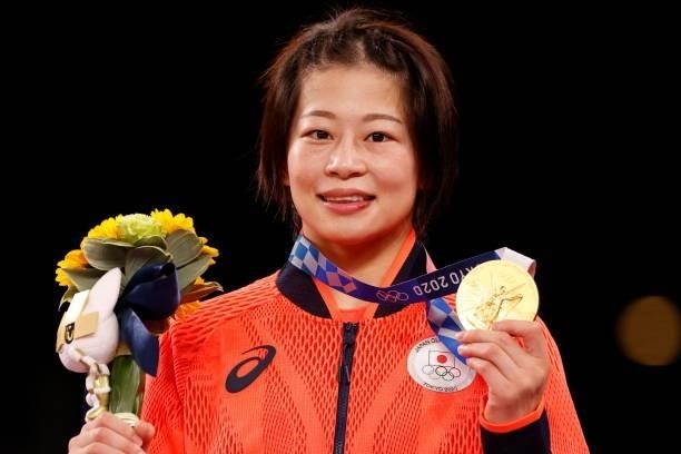 Gold medalist Japan's Mayu Mukaida poses with her medal on the podium after the women's freestyle 53kg wrestling competition during the Tokyo 2020...