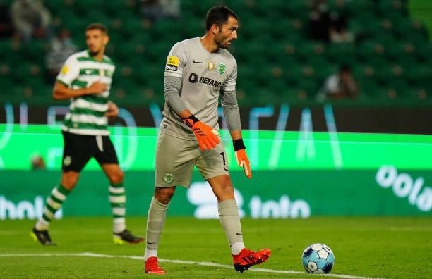 Antonio Adan of Sporting CP in action during the Liga Bwin match between Sporting CP and FC Vizela at Estadio Jose Alvalade on August 6, 2021 in...