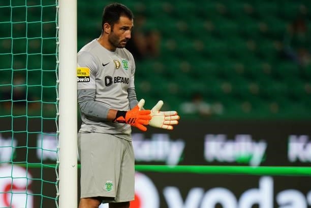 Antonio Adan of Sporting CP in action during the Liga Bwin match between Sporting CP and FC Vizela at Estadio Jose Alvalade on August 6, 2021 in...