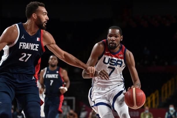 S Kevin Wayne Durant dribbles the ball past France's Rudy Gobert in the men's final basketball match between France and USA during the Tokyo 2020...