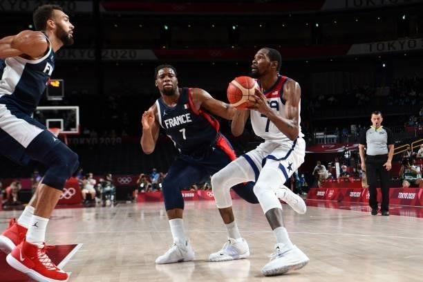 S Kevin Wayne Durant goes to the basket past France's Guerschon Yabusele in the men's final basketball match between France and USA during the Tokyo...