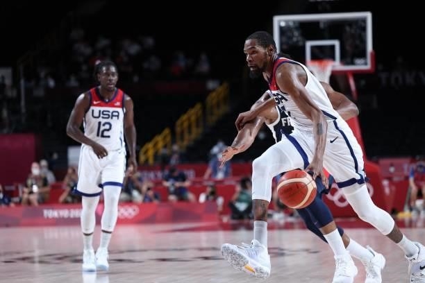 S Kevin Wayne Durant dribbles the ball in the men's final basketball match between France and USA during the Tokyo 2020 Olympic Games at the Saitama...