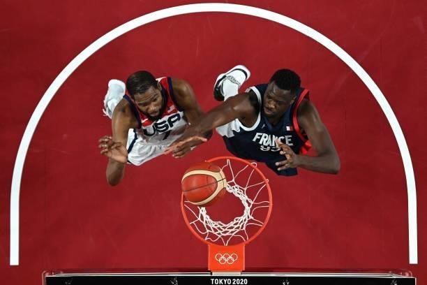 S Kevin Wayne Durant and France's Moustapha Fall goes to the basket in the men's final basketball match between France and USA during the Tokyo 2020...