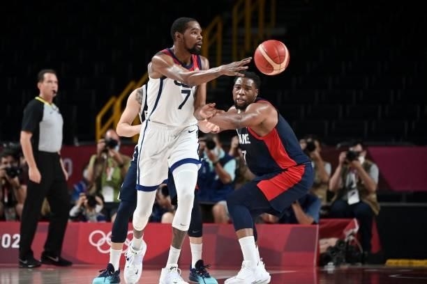 S Kevin Wayne Durant passes the ball past France's Guerschon Yabusele in the men's final basketball match between France and USA during the Tokyo...