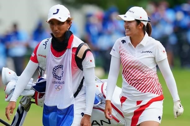 Japan's Mone Inami celebrates after winning the silver medal in round 4 of the womens golf individual stroke play during the Tokyo 2020 Olympic Games...