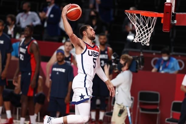 Zach LaVine of the USA Men's National Team dunks the ball during the game against the France Men's National Team during the Gold Medal Game of the...