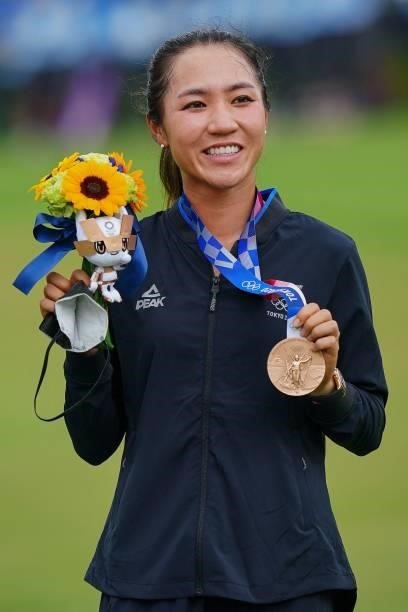 Bronze medallist New Zealand's Lydia Ko holds her medal on the podium in round 4 of the womens golf individual stroke play during the Tokyo 2020...