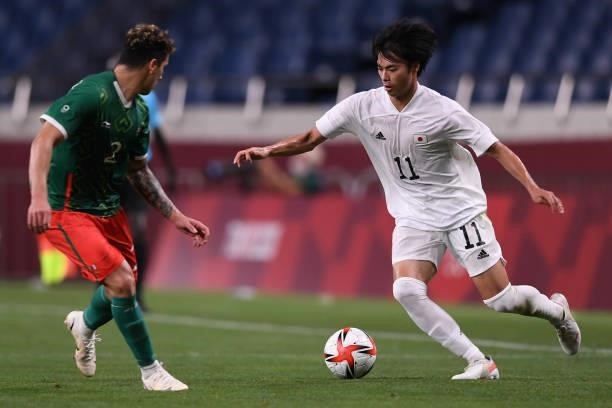 Kaoru Mitoma of Japan dribbles the ball under the pressure from Jorge Sanchez of Mexico during the 3rd place match of the Men's Football between...